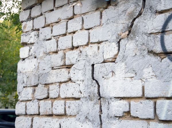 Cracked Brick Wall Repair in Bolingbrook